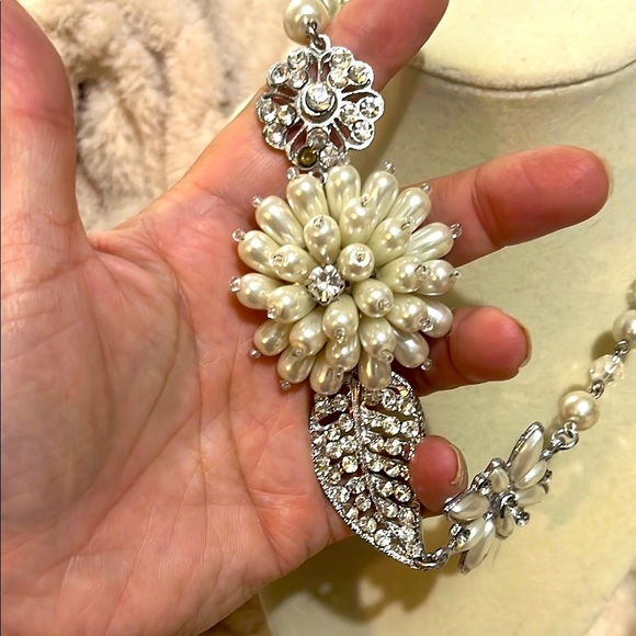 Vintage Glamorous Silver,  Pearls and Crystal Statement Necklace - Picture 5 of 6